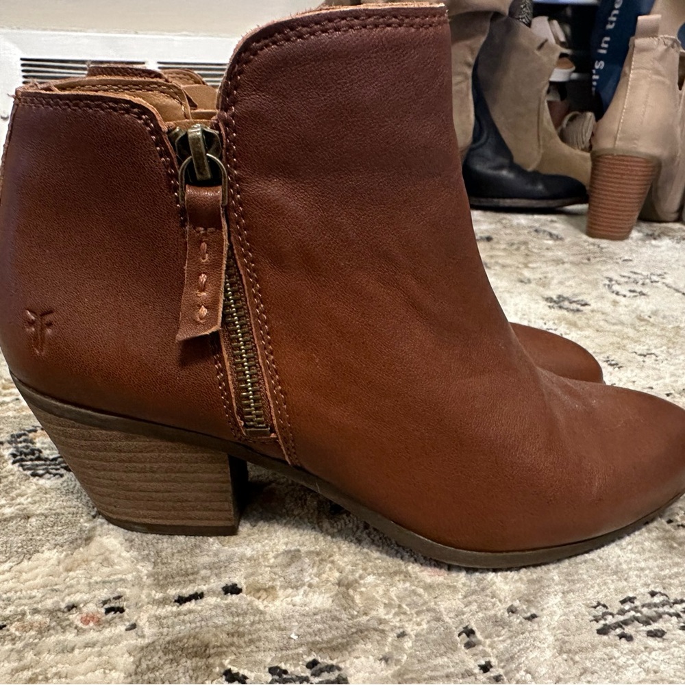 Frye Judith Zip Bootie, size 8